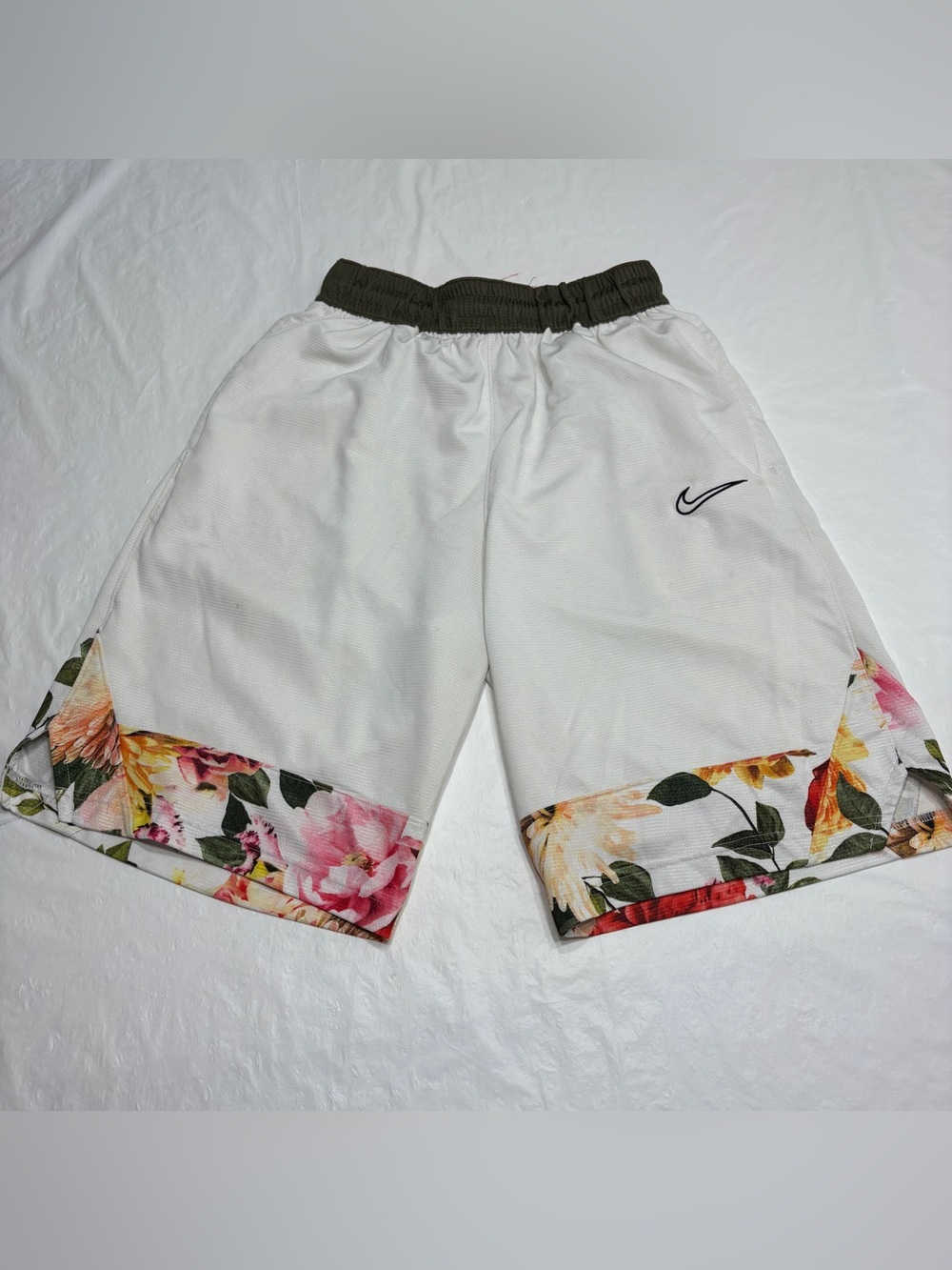 Nike Basketball VICTORY ICON FLORAL BORDER WHITE Shorts Men’s Small Stained